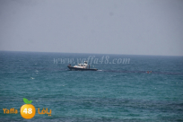 بالصور: الشرطة تُخلي شاطئ البحر في يافا بعد سقوط صاروخ للمقاومة